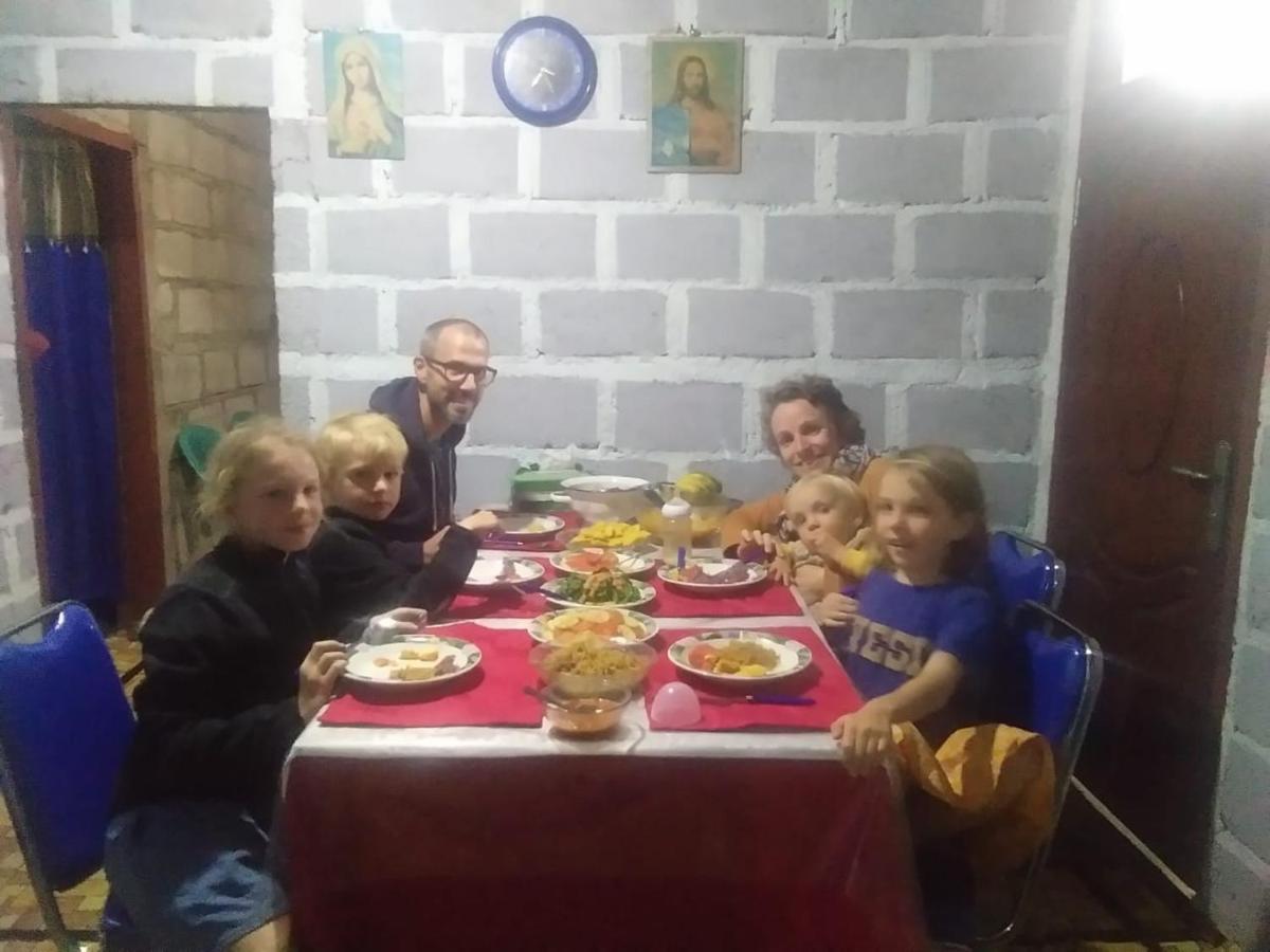 Arnolds Familly Homestay Bajawa 外观 照片