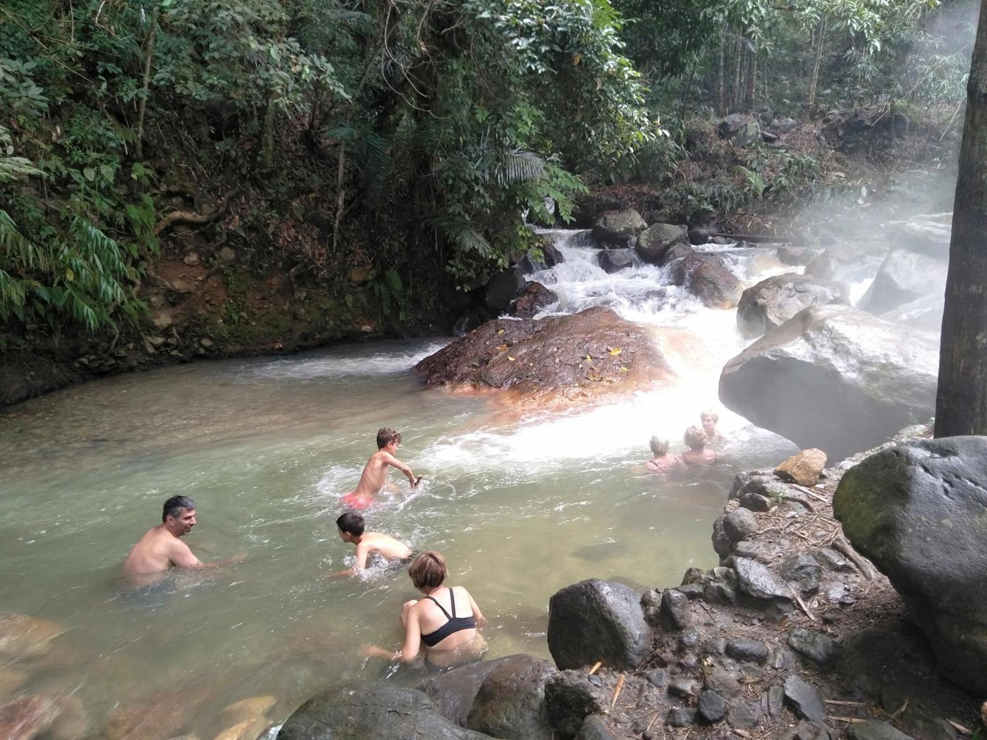 Arnolds Familly Homestay Bajawa 外观 照片