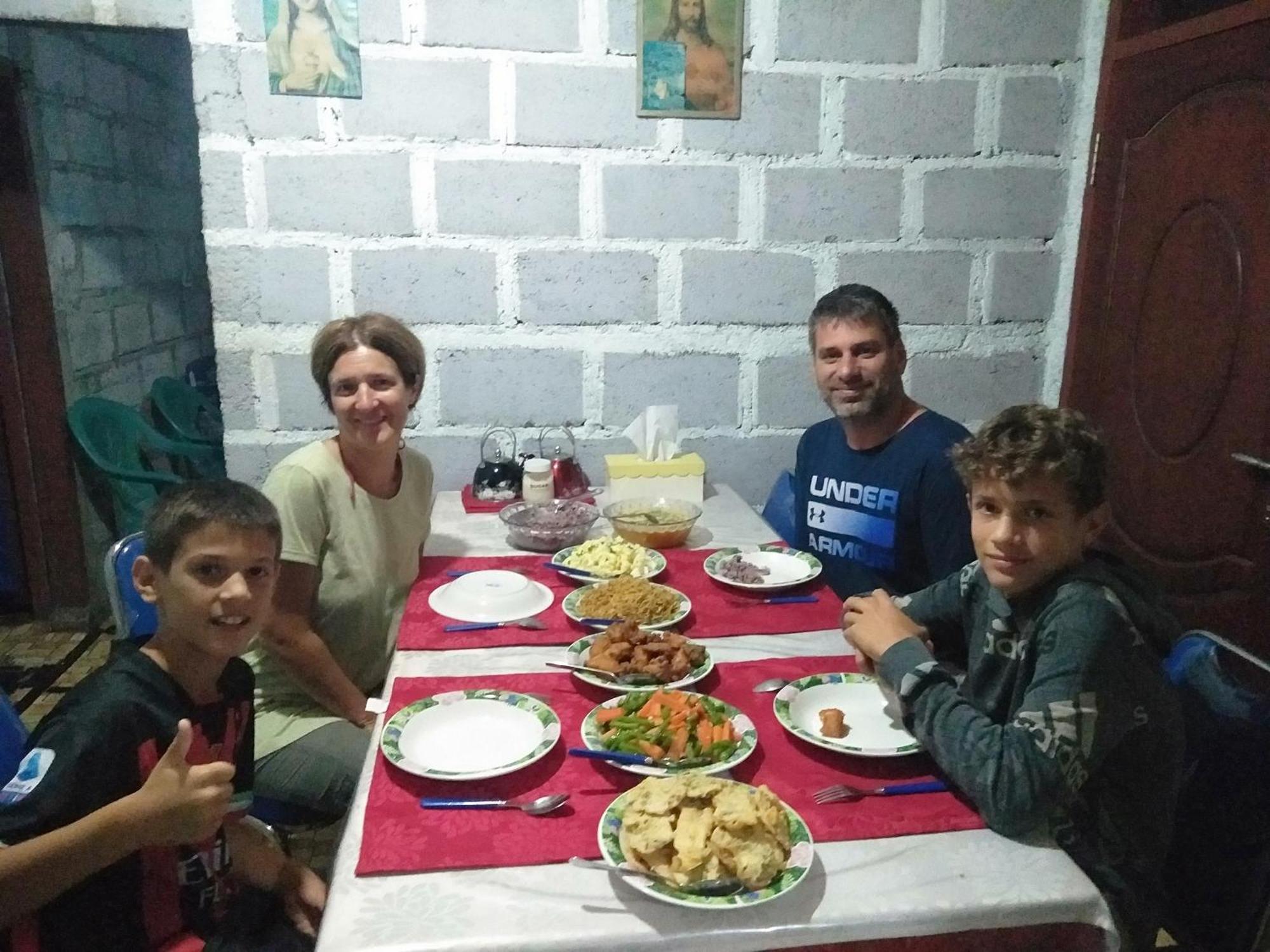 Arnolds Familly Homestay Bajawa 外观 照片